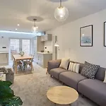 Host & Stay - Hoggarths Retreat